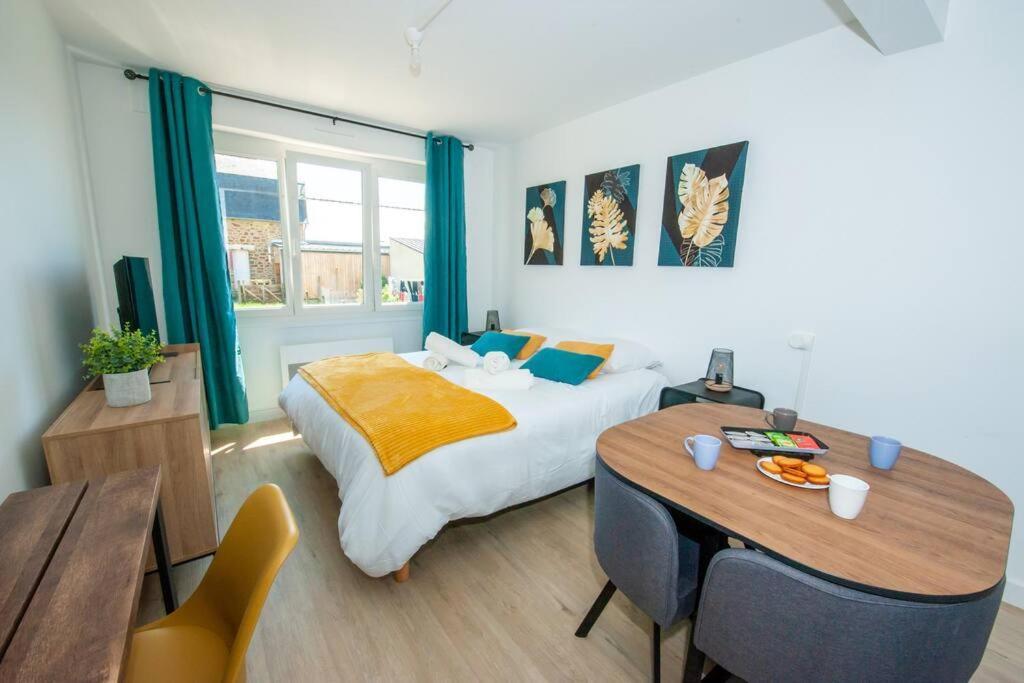 Appartement Proche Gare Routiere ฟูแฌร์ ภายนอก รูปภาพ